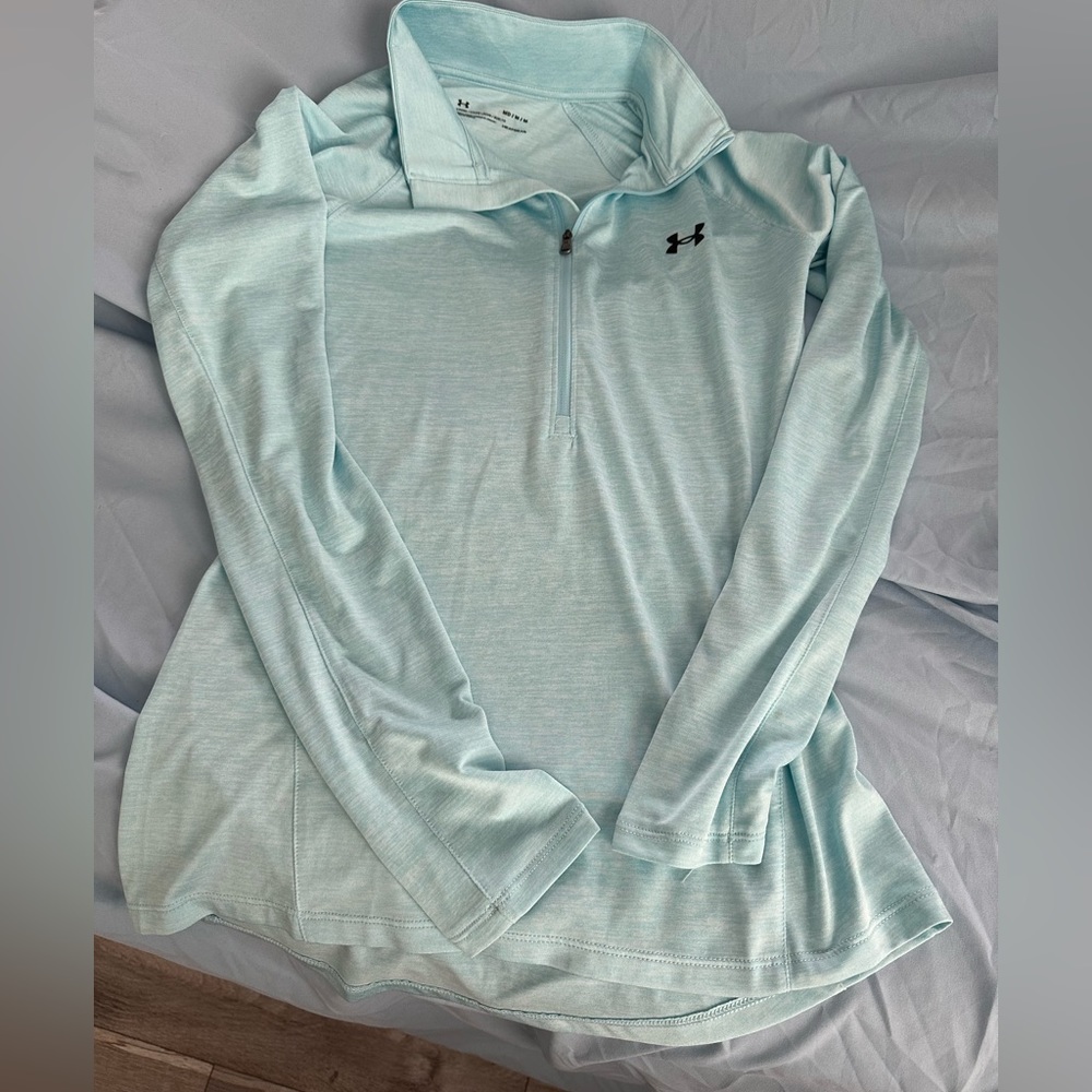 Under Armour woman’s med long sleev
